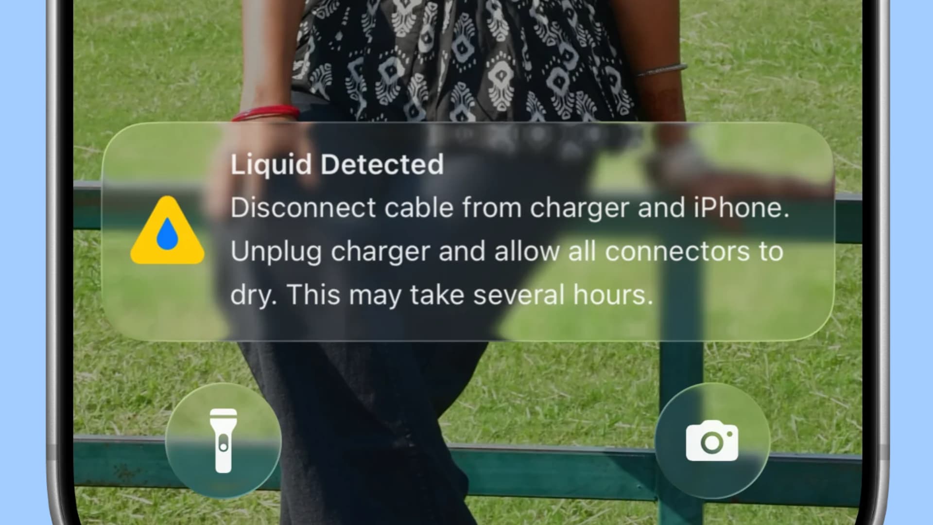 ¿Tu iPhone te dice que hay líquido en el puerto de carga? Aquí tienes la solución.